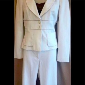 Bebe Sz 8 Crm w/Taupe Satin trim Suit